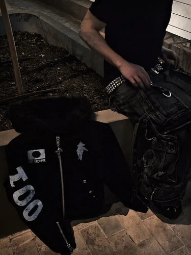 Imagen 2 del producto Chaqueta con capucha y cremallera, diseño estampado moderno y personalizado, estilo casual y holgado con cuello de piel.