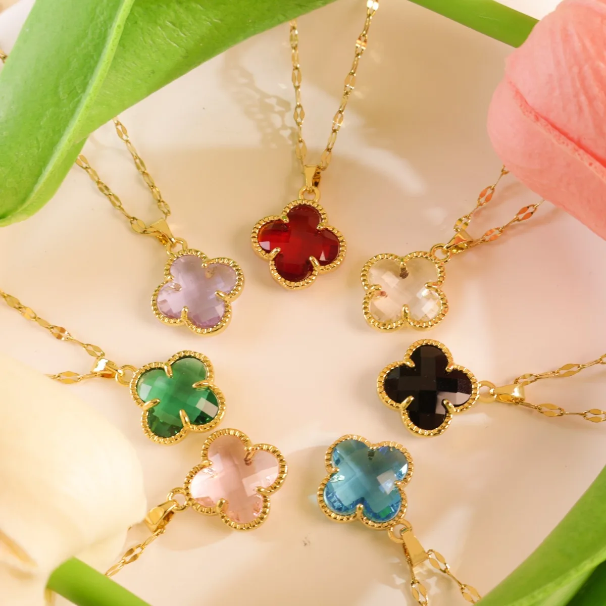 1Pc Women's Four-Leaf Flower Crystal Pendant Necklace, High-End Luxury Ins Series, Suitable For Banquets And Weddings