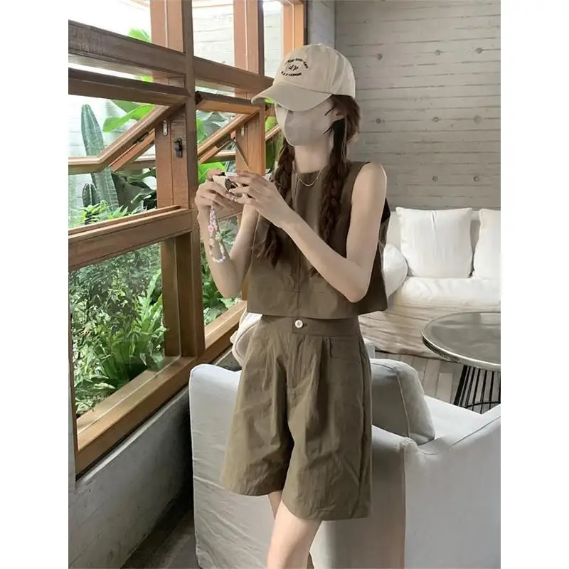 2024 Summer Light Maturity and Age Reducing Korean Edition Western Fashion Wide Leg Shorts Two Piece Women's Wear Shorts