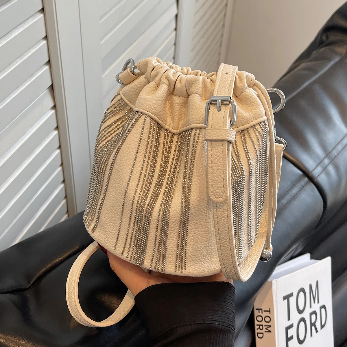 

Women Tassel Crossbody Bag Soft PU Leather New Versatile One Shoulder Bag Fashion Exquisite Solid Color Mini Bucket Bag