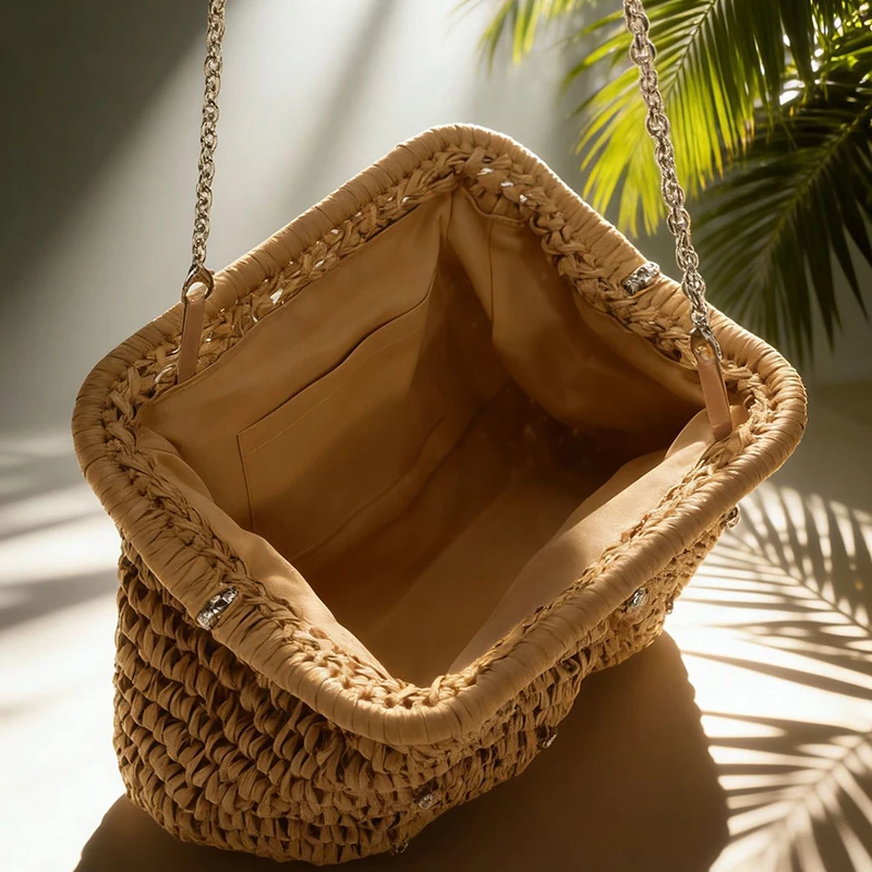 Strohgewebte Ketten-Umhängetasche, Damen-Clutch mit Strass-Verzierung und Verschlussrahmen, Leichte Sommer-Strandtasche für den Abend – Detail 6