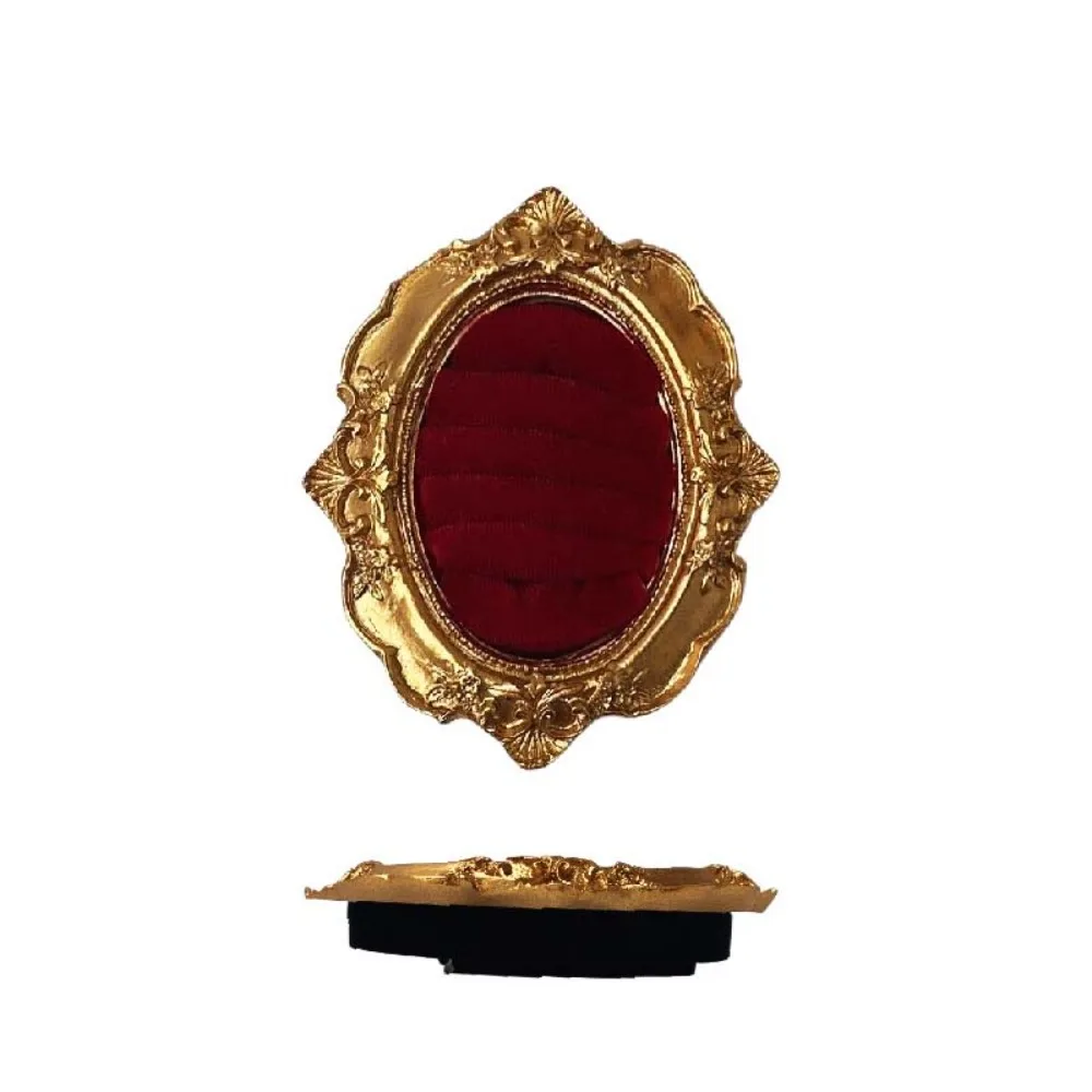 

Vintage Gold Ring Display Stand Velvet Organizer Photo Frame Suede Earring Tray Ring Holder Baroque Design Jewelry Display Rack