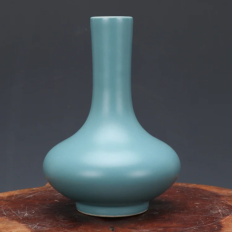 

Qing Yongzheng Color Glazed Water Chestnut Vase Flower Inserted Sky Blue Glaze Antique Porcelain Classical Decorative Ornaments