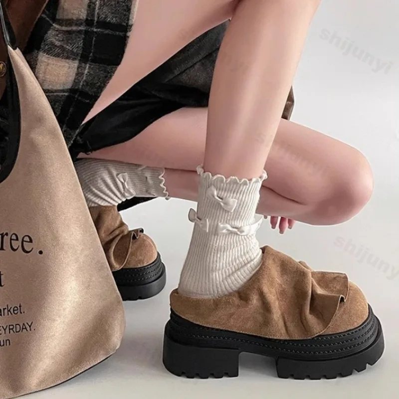 Универсальные повседневные полутапочки на толстой подошве в британском стиле для женщин, осень 2023, новые удобные модные ретро-тапочки на платформе Универсальные повседневные полутапочки на толстой подошве в британском стиле для женщин, осень 2023, новые удобные модные ретро-тапочки на платформе