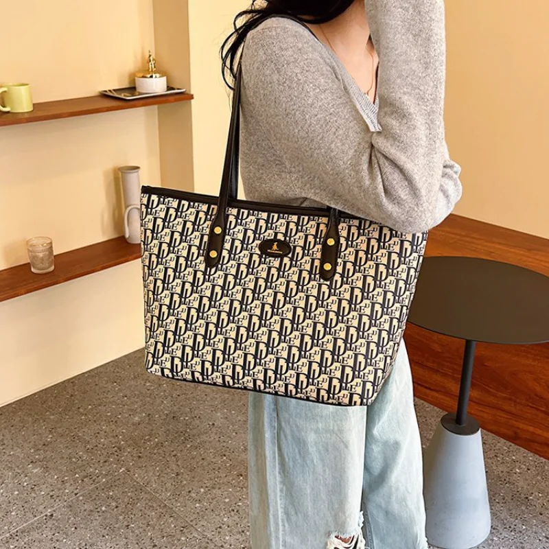 

Oversized Tote Bag for Women, Fall Winter 2026 Extra Large Work Bag, Spacious Commuter & Shopping Tote, Roomy