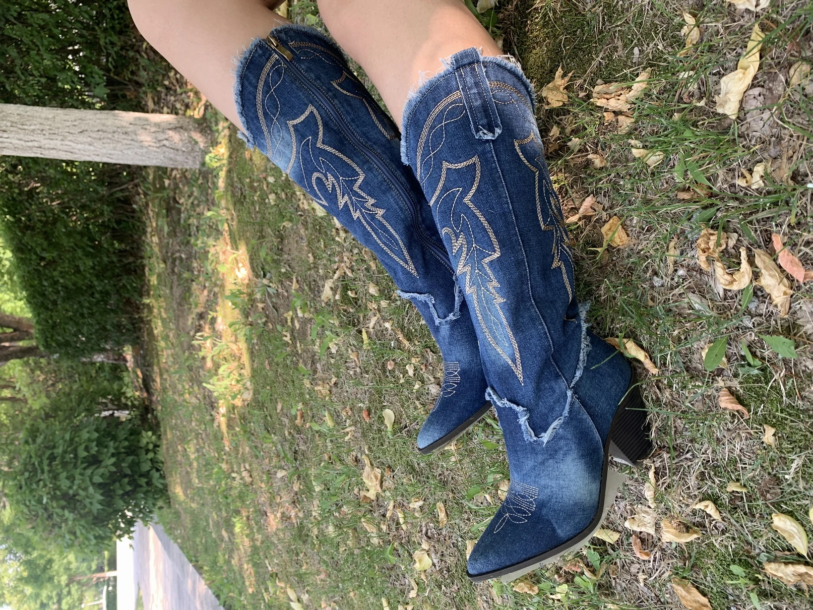 2024 New Autumn Blue Denim Boots Embroidered Retro Pointed Western Cowboy Boots Women\'s Thick Heel Knee High Boots