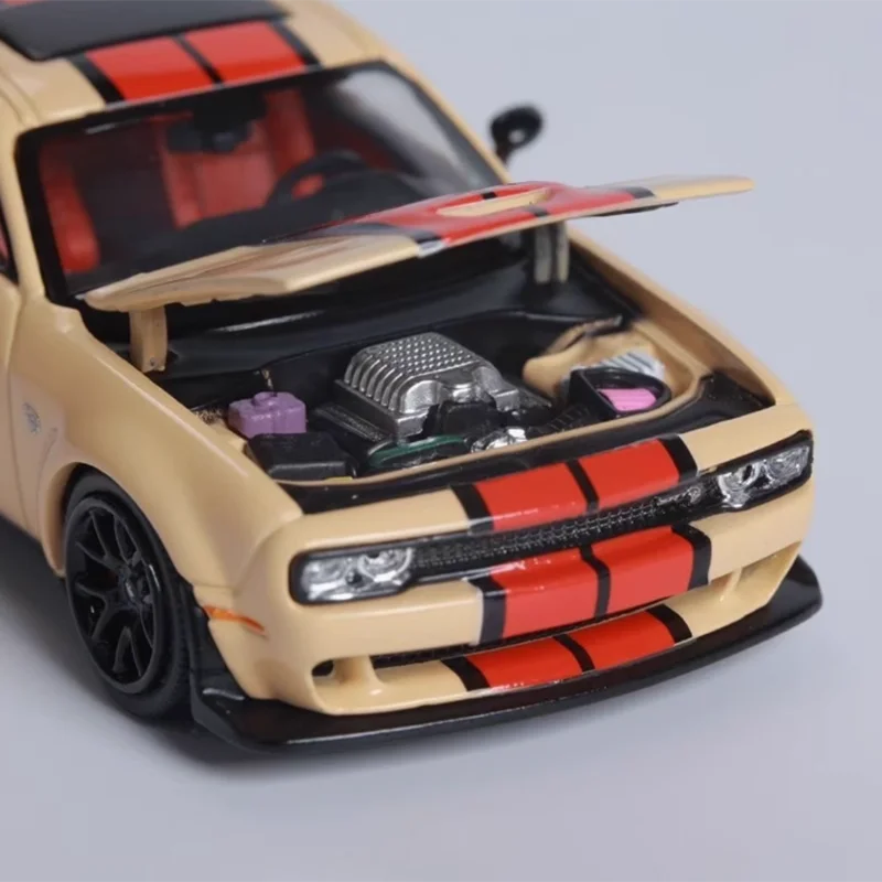 SH 1:64 مقياس SRT Hellcat غطاء أمامي قابل للفتح محاكاة لعبة معدنيّة نموذج سيارة تحصيل الديكور ديكور ثابت