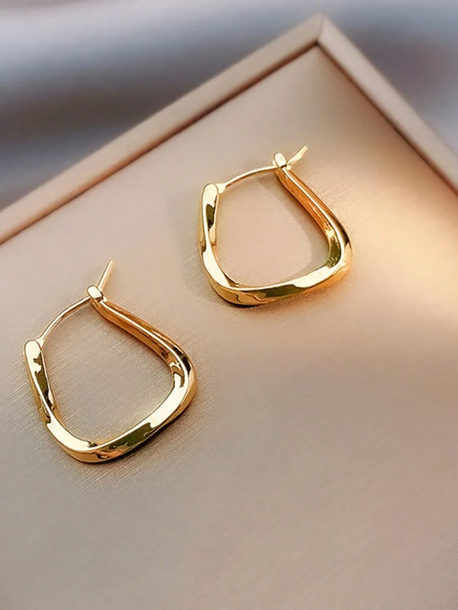 1 pair gold-tone asymmetrical geometric hoop earrings for women daily wear at work