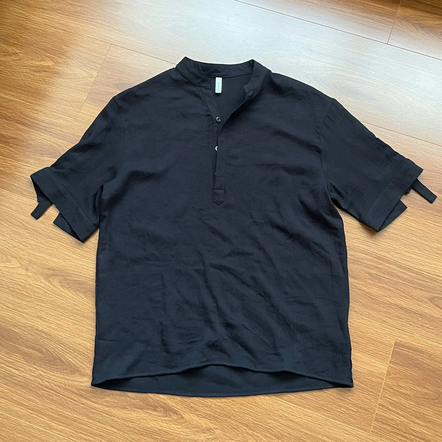 

V-neck Short Sleeved Cotton Linen Shirt for Spring and Summer 2026, Loose and Lazy, Solid Color Half Sleeved T-shirt for Men