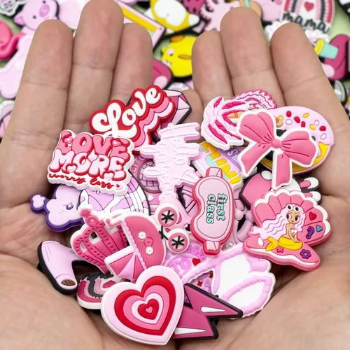 Imagen 2 del producto 10/20/30/50/100 Uds. Amuletos de zapatos de color rosa al azar, lindos alfileres casuales para decoración de zapatos, accesorios de hebilla de zueco de zapatos con lazo de corazón