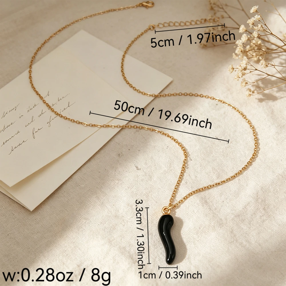 Black Small Pepper Pendant with Gold Fine Chain Clavicle Chain, Simple Solid Color Pendant, Versatile Neck Accessory for Commuting and Casual Wear
