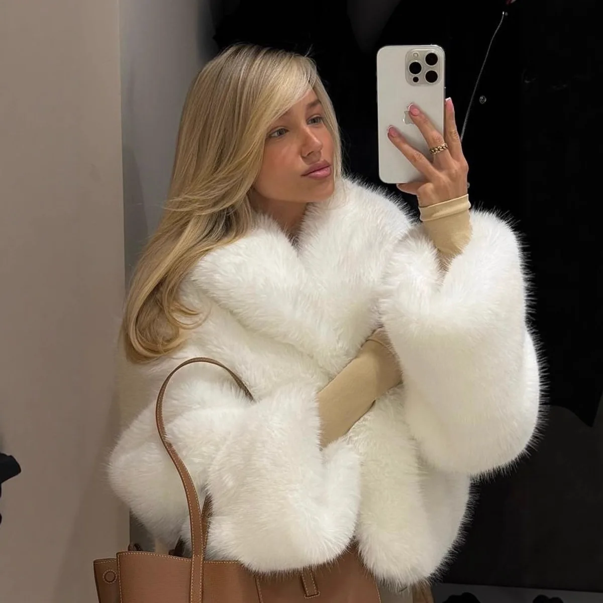 Imitation Fur Women's turn down collar Popular in Autumn and Winter Thickened Warm and Environmentally Friendly Fluffy Jacket