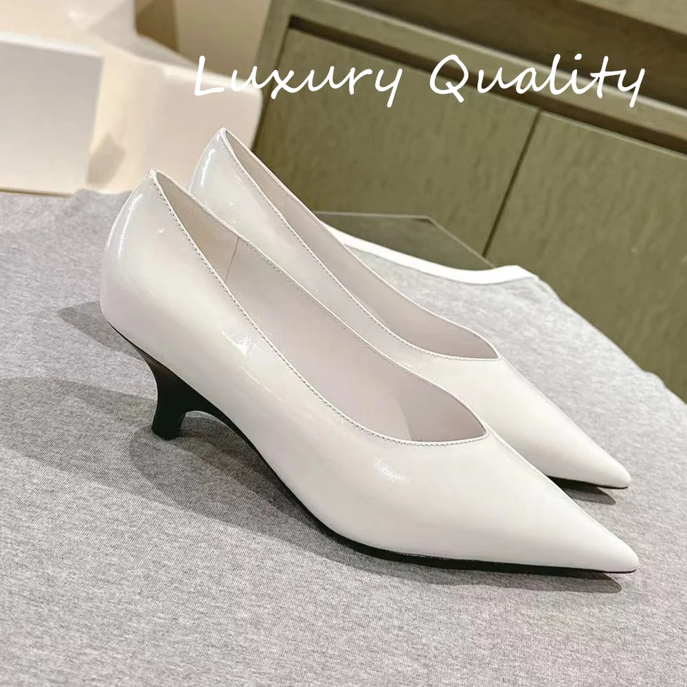 

2024 Summer Women's New Pointed Sandals Women's Retro Chain Middle Heel Sandals Solid Color Fashion Single Shoes