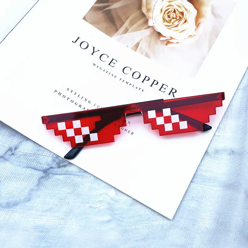 تصميم جديد مضحك فسيفساء النظارات الشمسية البلطجة الحياة نظارات شمسية بكسل الأسود ريترو ألعاب روبوت النظارات الشمسية حفلة عيد ميلاد تأثيري الحسنات