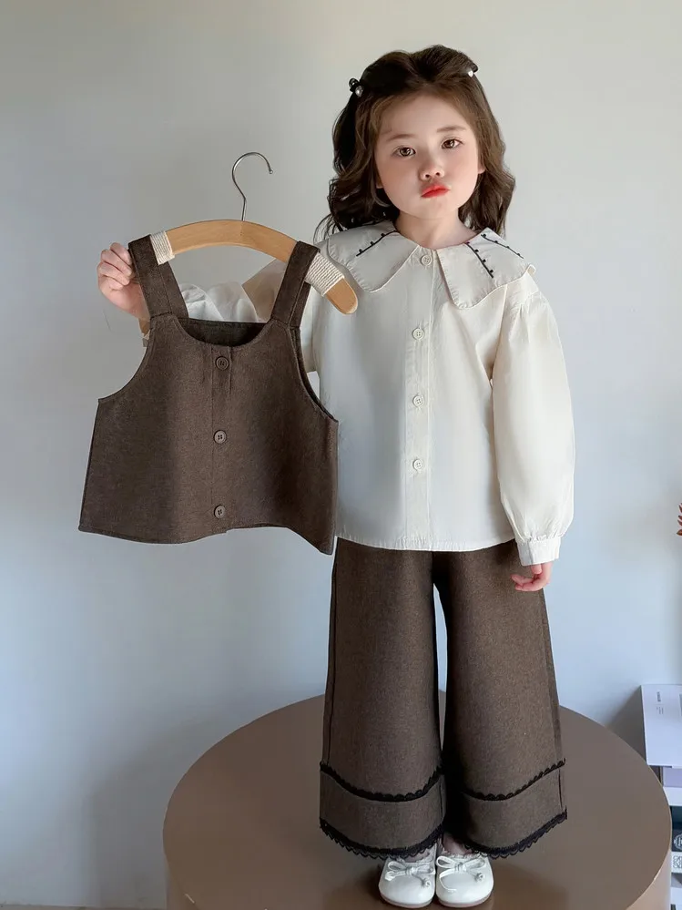 ชุดเสื้อกั๊กเด็กผู้หญิง ชุดฤดูใบไม้ร่วง 2025 ใหม่ทันสมัยและแฟชั่น เสื้อคอปกปีเตอร์แพนสำหรับเด็กผู้หญิง ชุดสามชิ้นหวานๆ สำหรับฤดูใบไม้ร่วง