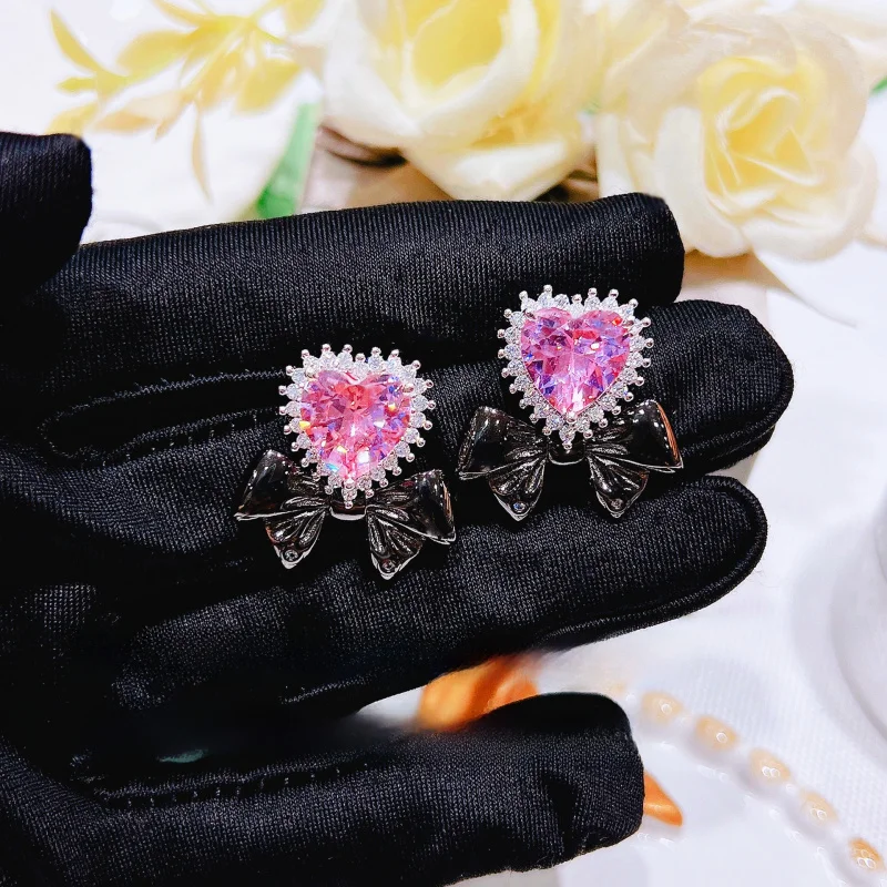 Design Dark Romantic Cute Heroine Warrior - Pink Heart-shaped Black Butterfly Knot Earrings - Pearls - Ladies' Style