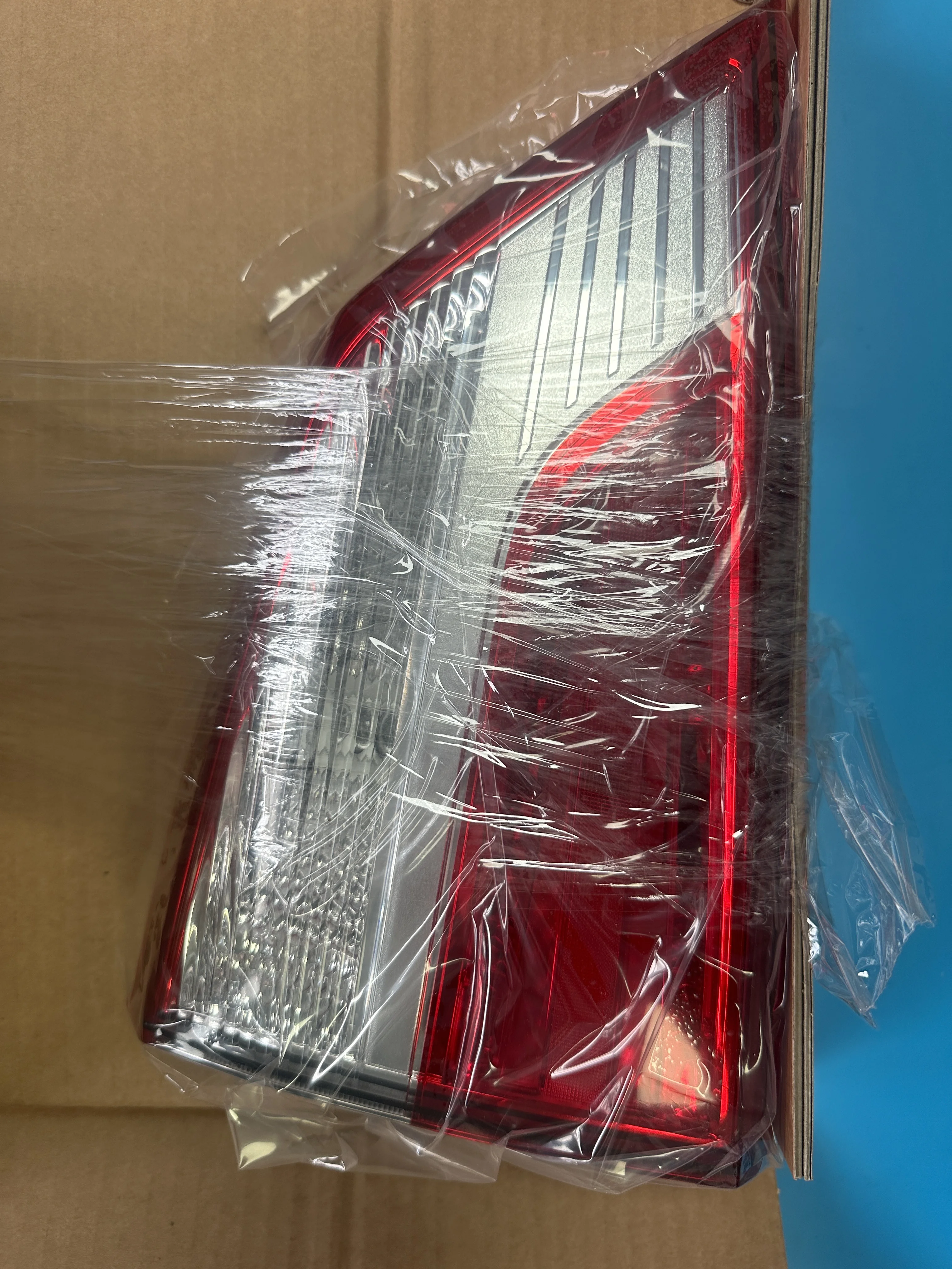 Genuine Tail/Gate Rear Combi Lamp Assy Left 8360321500 Right 8360421500 For Ssangyong Rodius/Stavic II