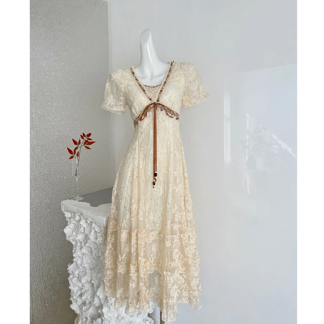 

Женское платье Gentle Wind с V-образным вырезом, кружевными вставками и рукавами-фонариками, приталенное, стройнящее, длинное, с рукавом три четверти, универсальный крой