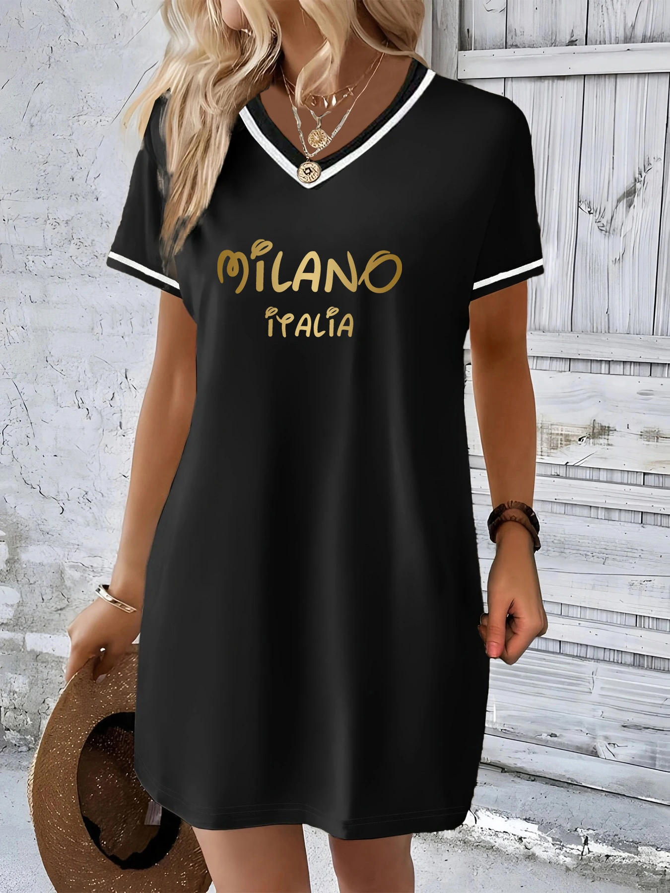 Modisches bedrucktes, farblich abgesetztes, kurzärmliges langes Oberteil im amerikanischen Casual-Stil mit V-Ausschnitt, lockere Passform, lässiges und schlank machendes T-Shirt-Kleid, geeignet für