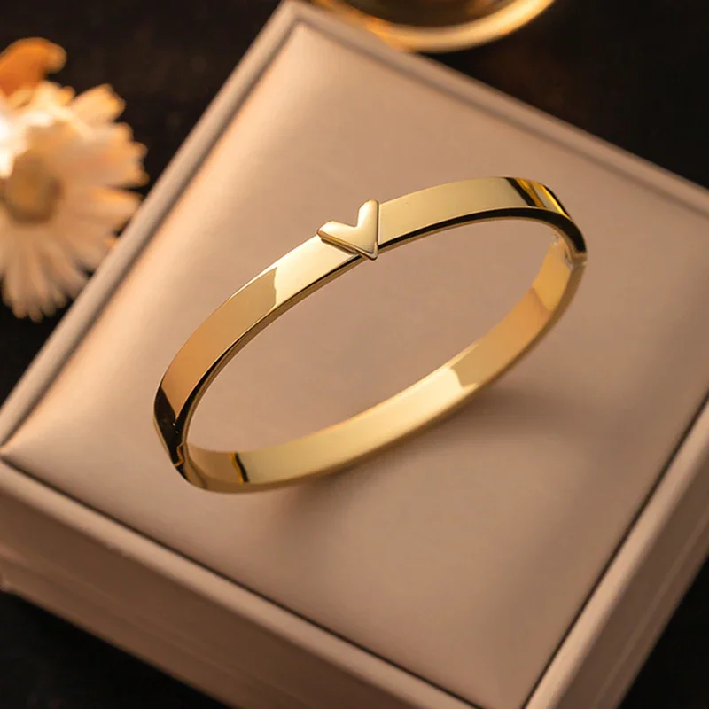 

Stainless Steel Smooth V Letters Bracelet for Women Men Couple Holiday Gift Bracelet Party Daily Simple Jewelry 2025 New