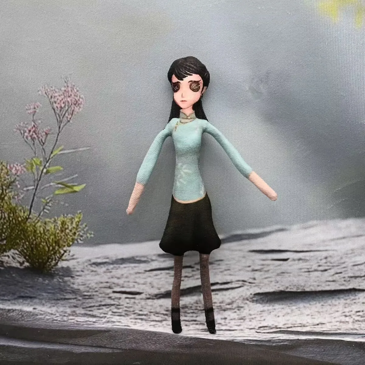 "Identity V", "Antique Dealer", muñecos esqueléticos abstractos con cables de hierro móviles en las manos y los pies, se pueden dar forma libremente