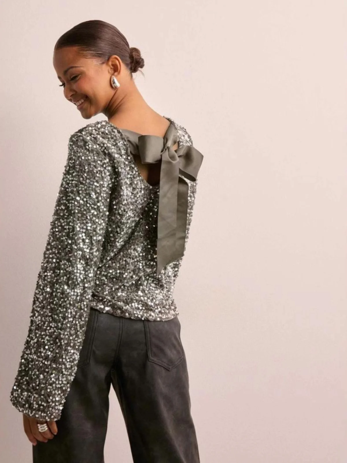 セクシーなオルトスパンコールロングスリーブゆったりレディーストップ通勤スリーブラウンドネック保温機能性カラーカジュアルirt