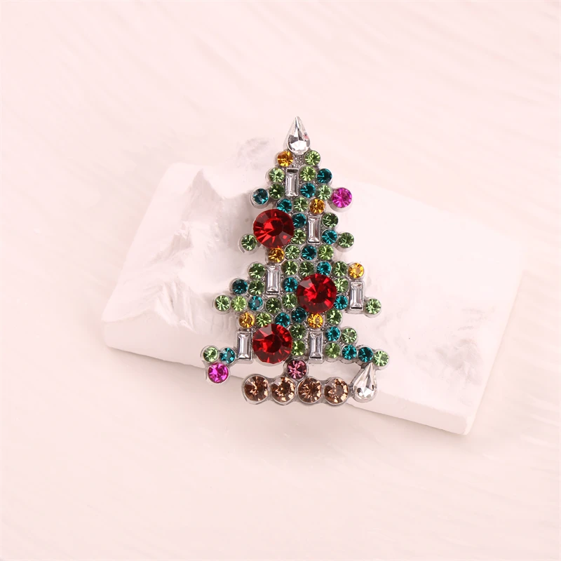 Fall Winter New Christmas Collection Badges Christmas Tree Pine Brooches Corsage Pin Accessories New Year Gift