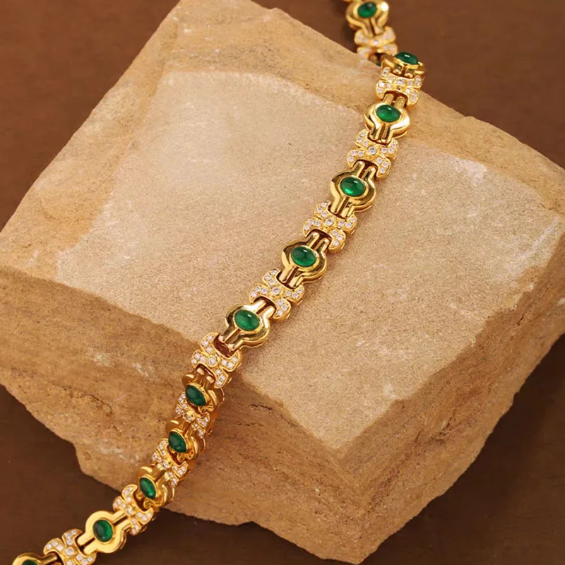 Foydjew Vintage French Style Simulation Emerald Choker Necklaces Retro Artdeco Design Plated 18K Gold Green Diamond For Women