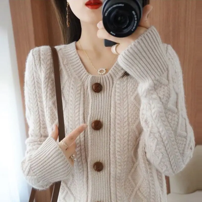 Women\'s Autumn And Winter Lazy Thickened Short Sweater Jacket Knitted Twisted Outerwear Top Long Sleeves Sweater Single Breasted