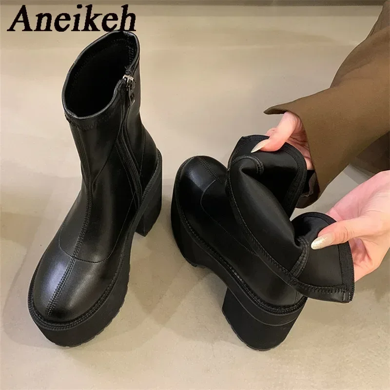 Aneikeh, nuevos zapatos de mujer de suela gruesa, botas de plataforma Punk de tacón grueso Retro, botas cortas de tacón alto con cabeza redonda, Otoño/Invierno 2025