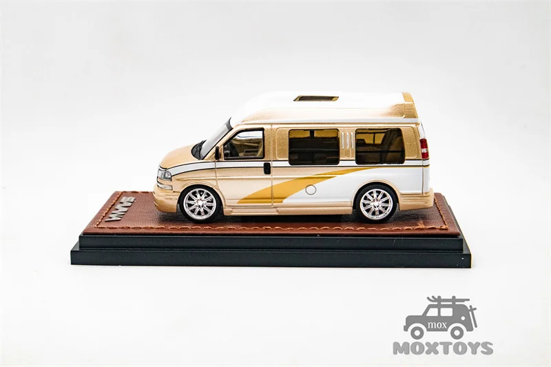 GOC 1:64 GMC SAVANA The Golden Tour limited450 Diecast Model Car