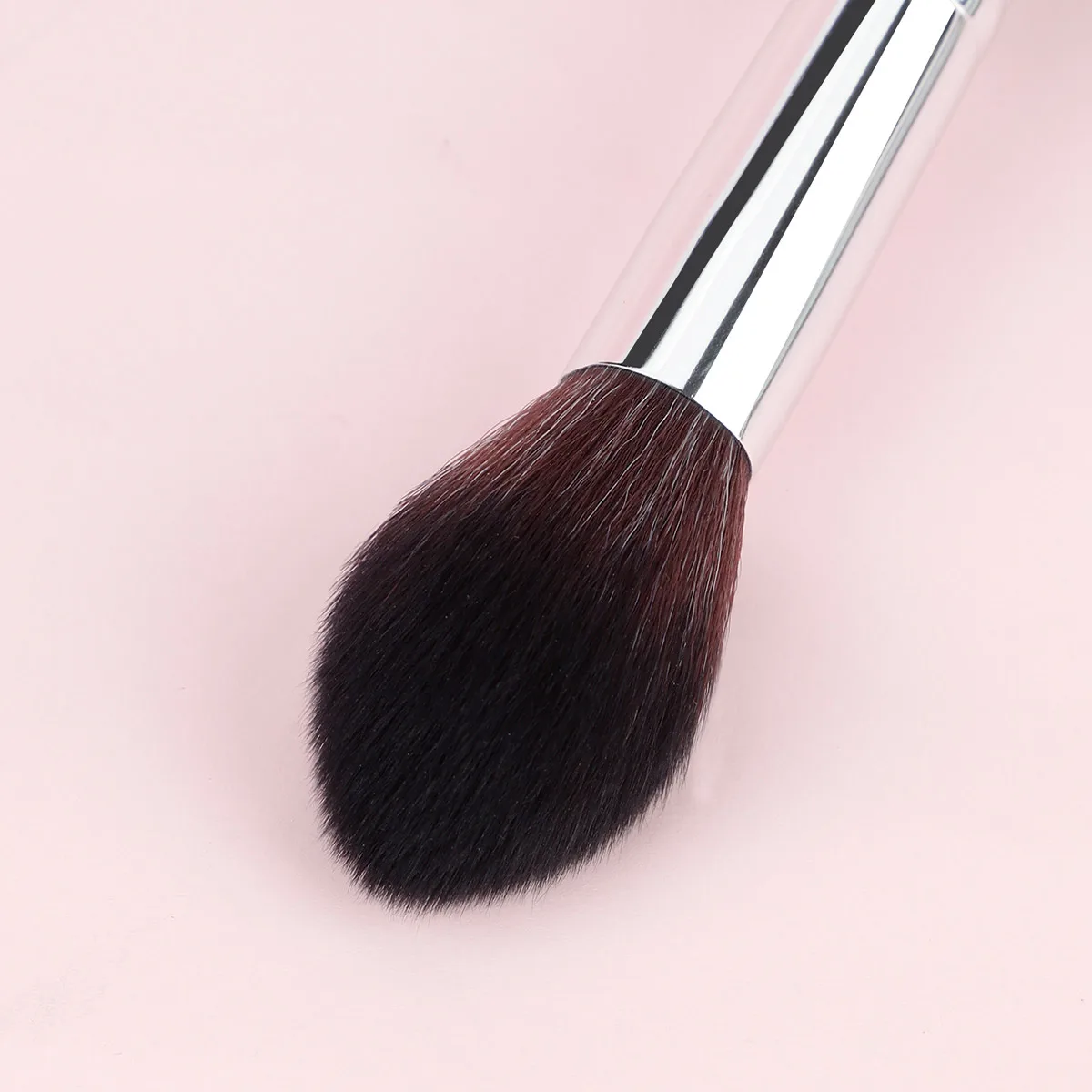 フレームブラシは頬の円錐形のメイクアップに適しています。 クリームやプレスパウダーチークの除去に適しています。