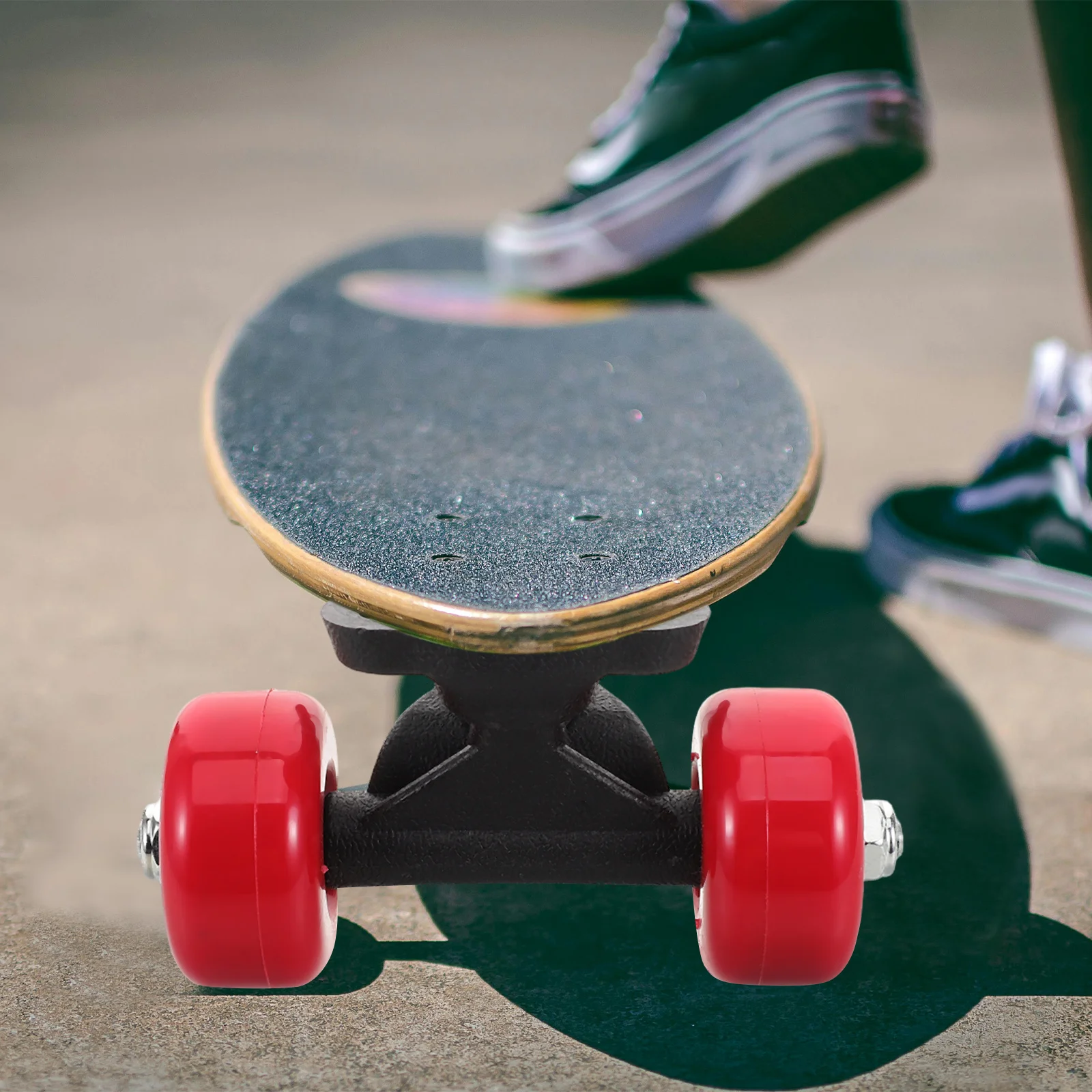 زوج واحد من مجموعة دعامات لوح التزلج تتضمن شاحنات وعجلات مزدوجة خفيفة الوزن ومتينة وسهلة التركيب وتعزيز التوازن #4