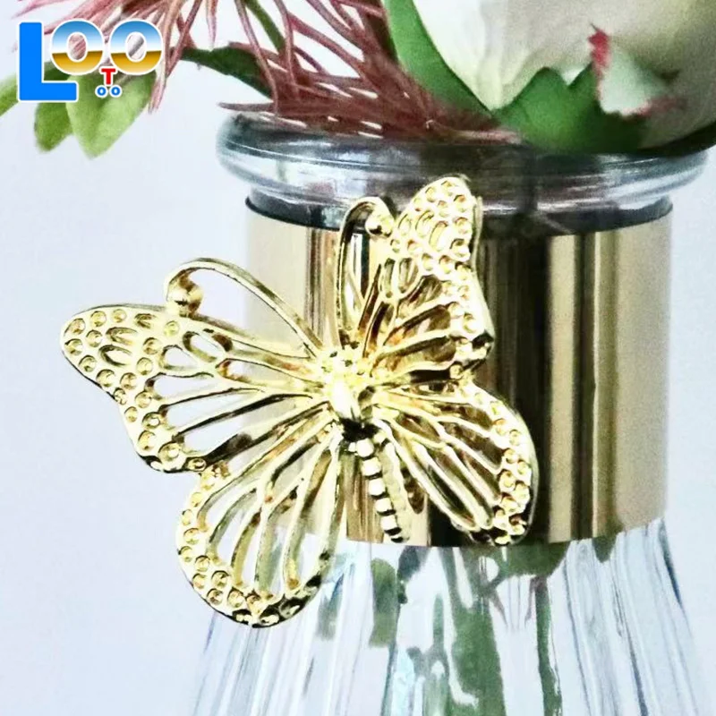 Золотая бабочка Искусство и ремесла Украшения Кусочки дома своими руками