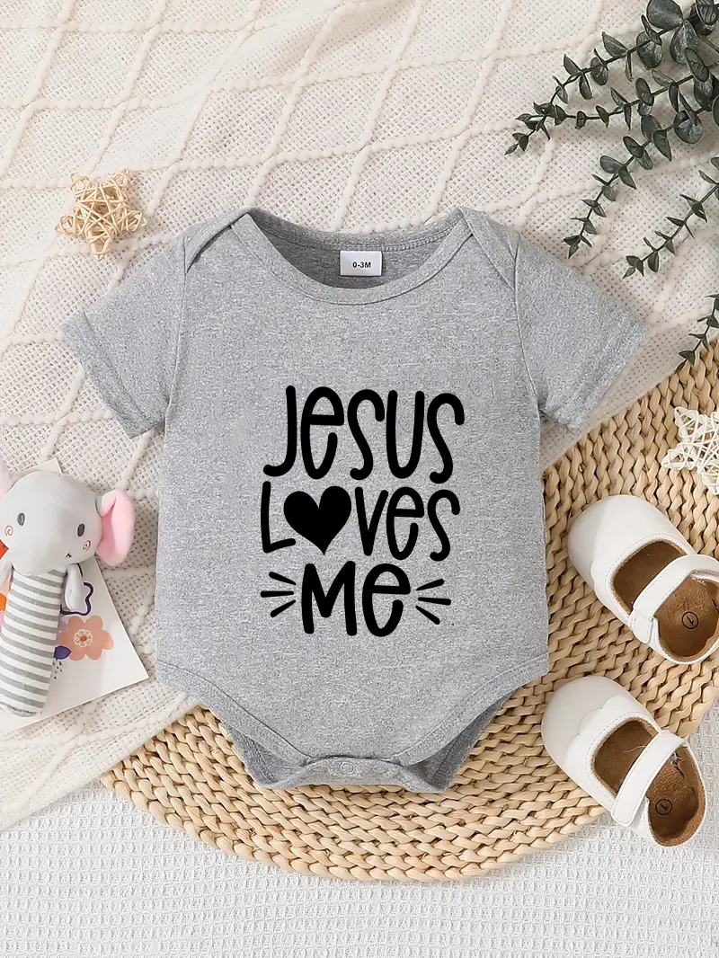 Baby short-sleeved triangle bodysuit, fun letter print, button design, easy to care for, suitable for new parents.