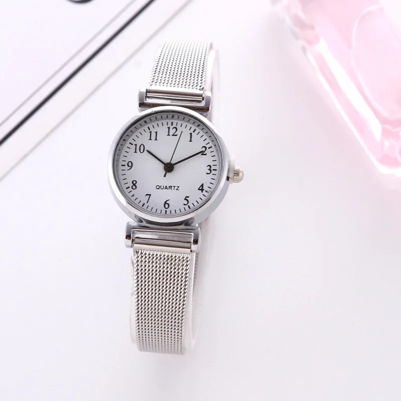 Luxury Ladies Watches Casual Small Dial Ulter Thik Band Elegant Ladies Quartz Watch Wrist Watch Classic Watches Relogio Feminino