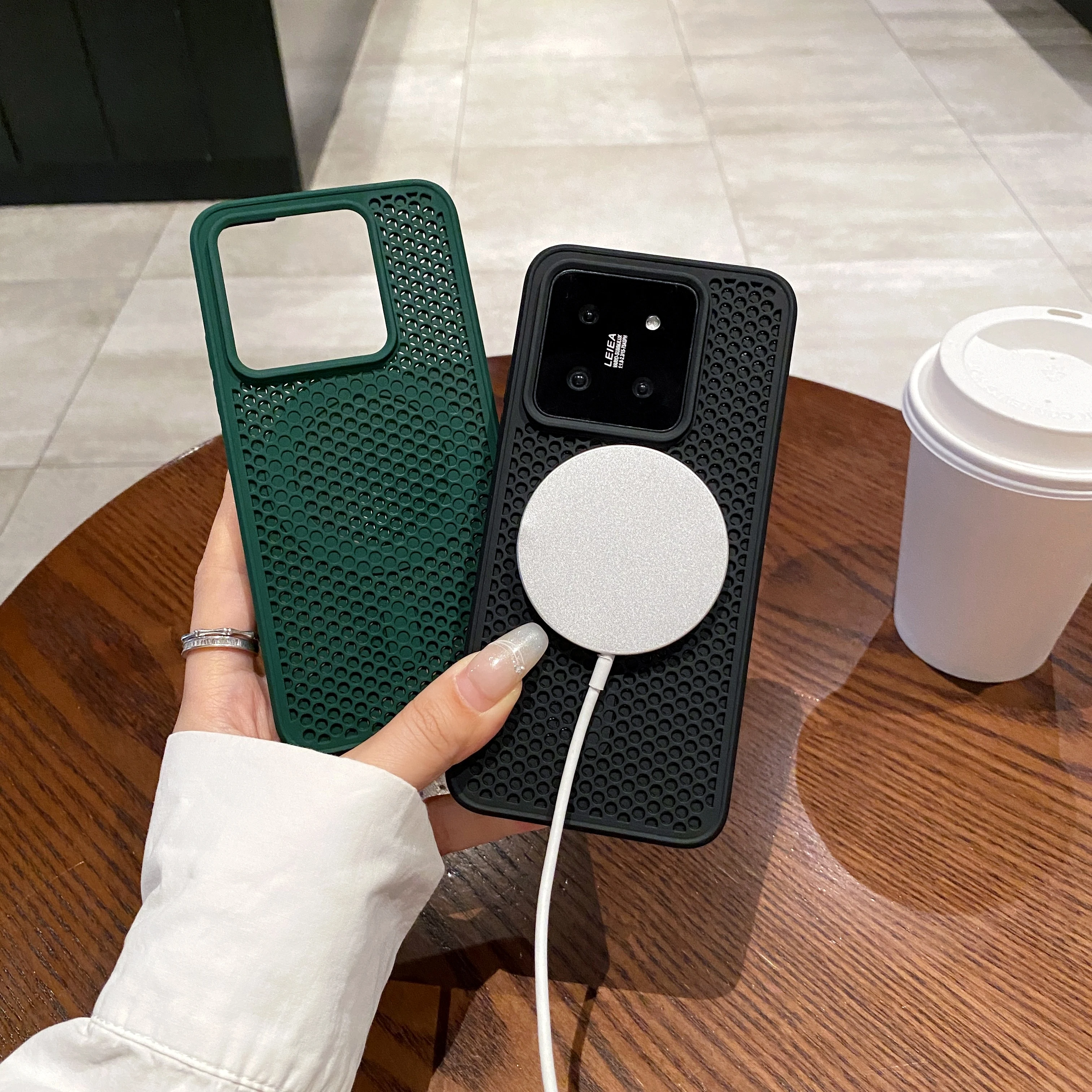 Honeycomb Grid Mesh Cooling Silicone Magsafe Case Cover for Xiaomi 15 Ultra Heat Dissipation Shell For Xiaomi 14/Xiaomi 15 Pro