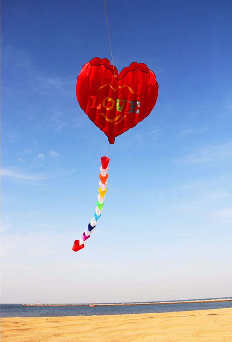 จัดส่งฟรีInflatable Kites Heart Kitesของเล่นกลางแจ้งสําหรับผู้ใหญ่Weifang KitesโรงงานลมKitesสําหรับผู้สูงอายุลมสายไฟ