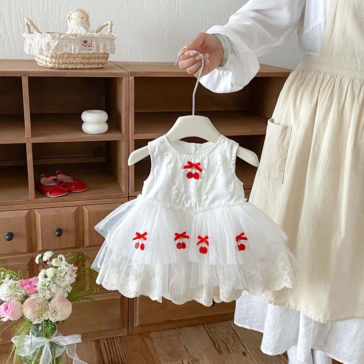 

Baby Korean Version Sweet Cherry Sleeveless Mesh Dress, Summer New Item, Girls' One Year Old Princess Lace Fluffy Skirt