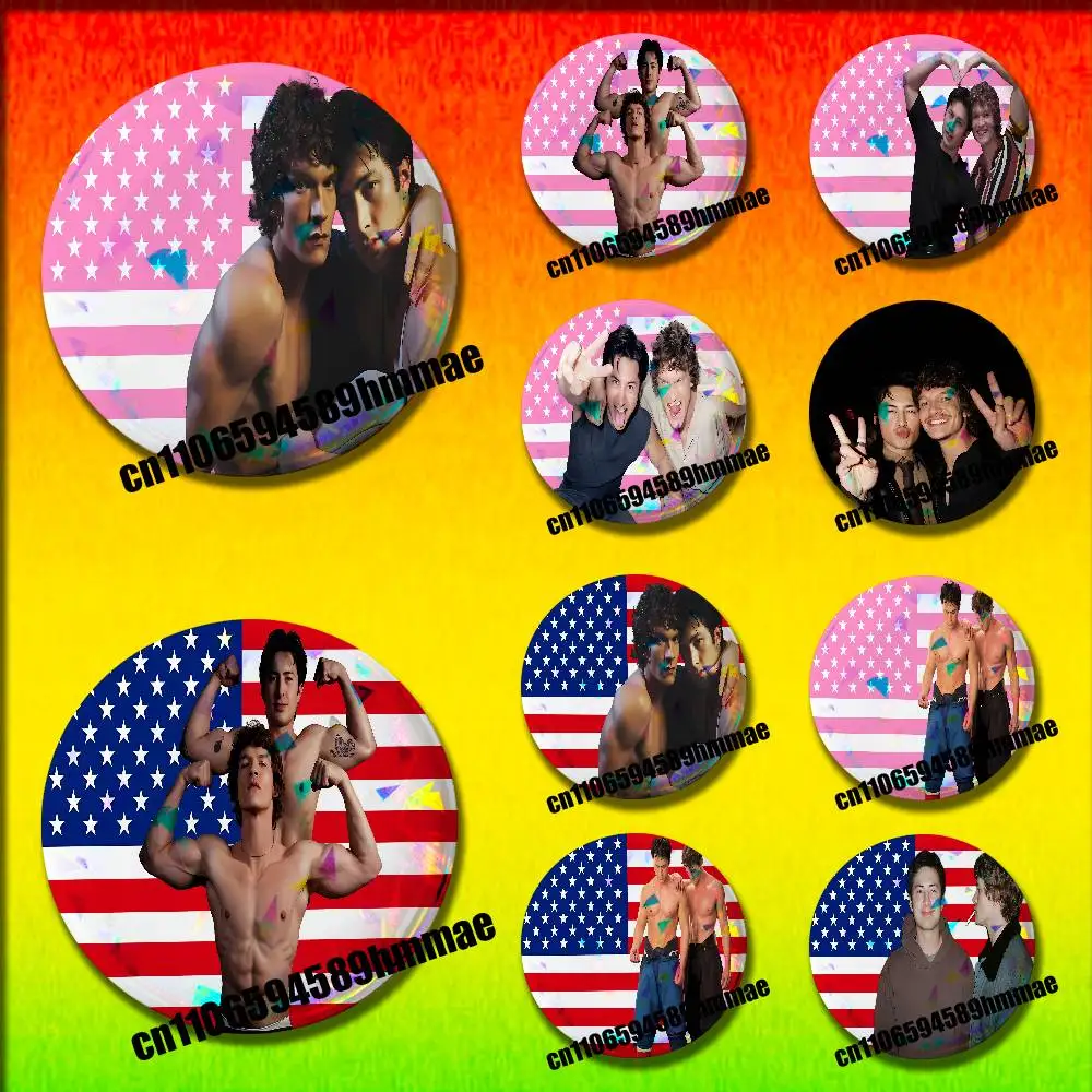 

For Connor Storrie Hudson Williams American USA Flag Emblem Round Pins Insignia Badge Cover Brooch Button Hats Decoration 32mm