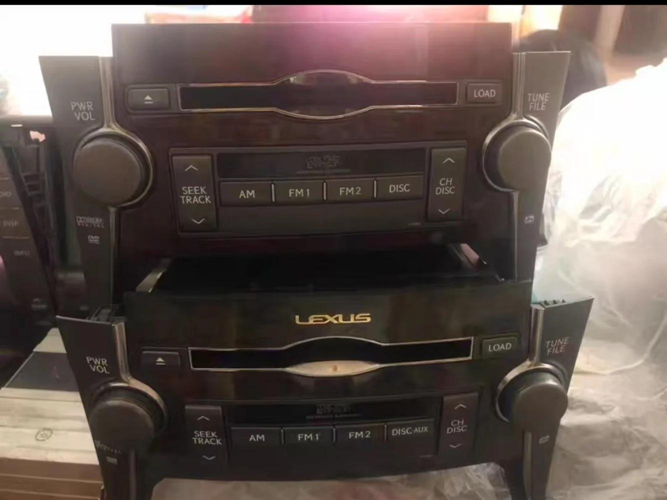 

Mark Levinson six-disc DVD main unit of the domestic version of LS460