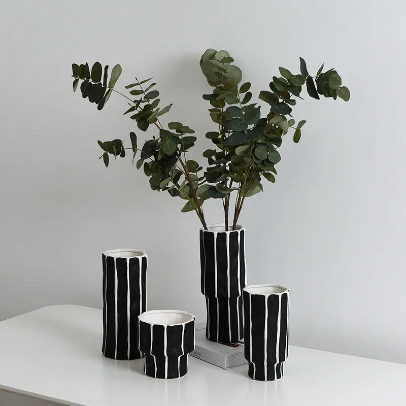 

Modern Minimalist Black and White Ceramic Vase, Straight Cylinder Hydroponic Flower Holder, High-Fired Glossy Display