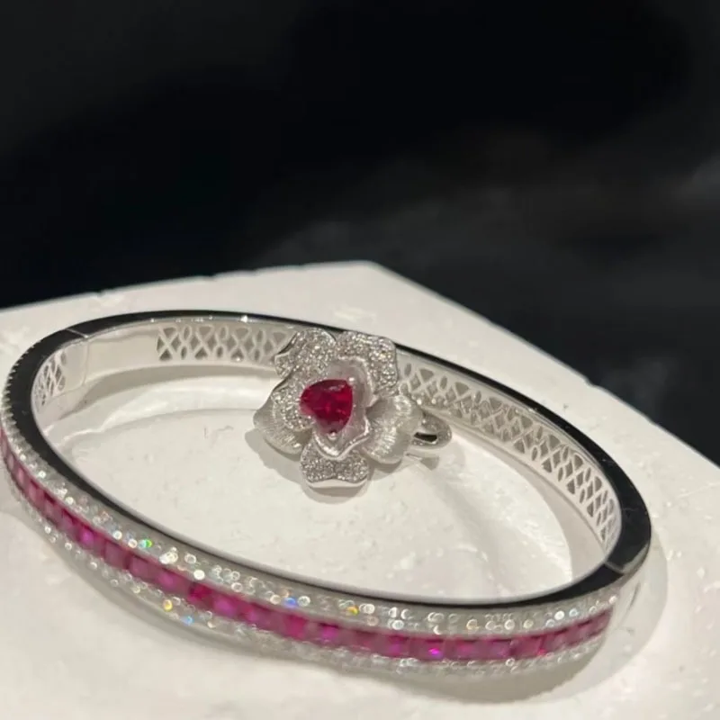 Lindo e luxuoso conjunto de jóias estilo palácio luz luxo retro rosa flor em forma de coração anel de rubi pulseira de diamante completo