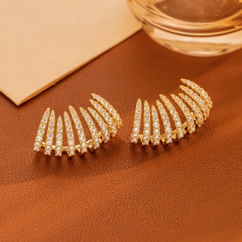 

2025 new designer earrings, multi-layered C-shaped hollow design inlaid with zircon, new unique women's earrings.