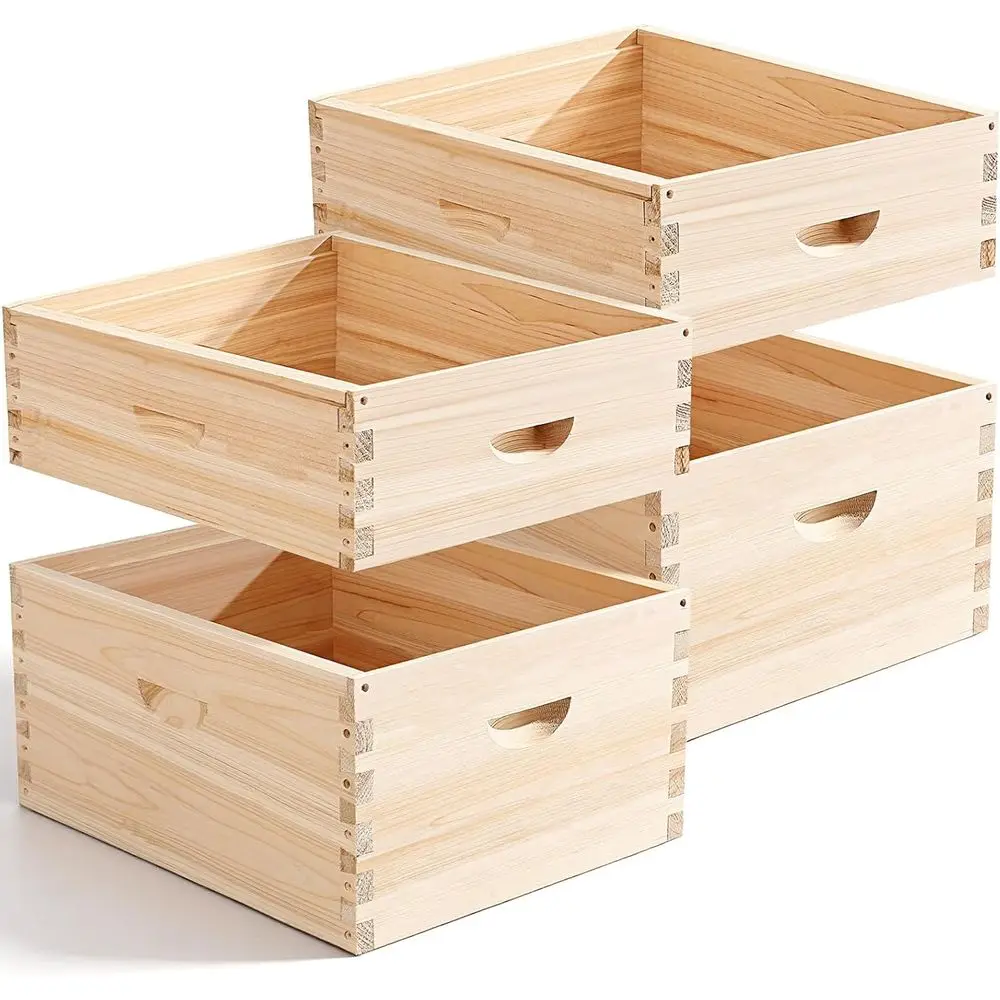 

Набор из 4 ульев: 10-ярусный улей, средний улей, глубокий улей для вывода пчелиных маток и деревянный улей для начинающих пчеловодов.