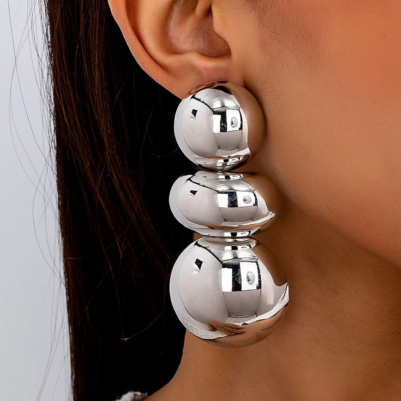 Women's Exaggerated Glossy Geometric Round Stud Earrings