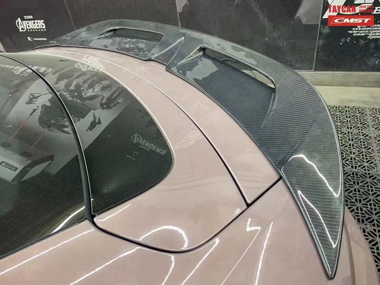 

suitable for Porsche Taycan Carbon Fiber Rear Spoiler Aerodynamic Kit