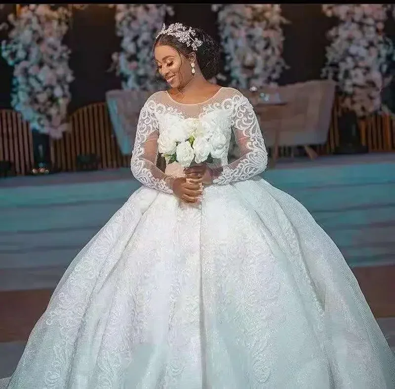 

Customized New Arrival Flare Plus Size Lace Appliqued Bridal Gown African Princess Ball Gown Custom Made Wedding Dress