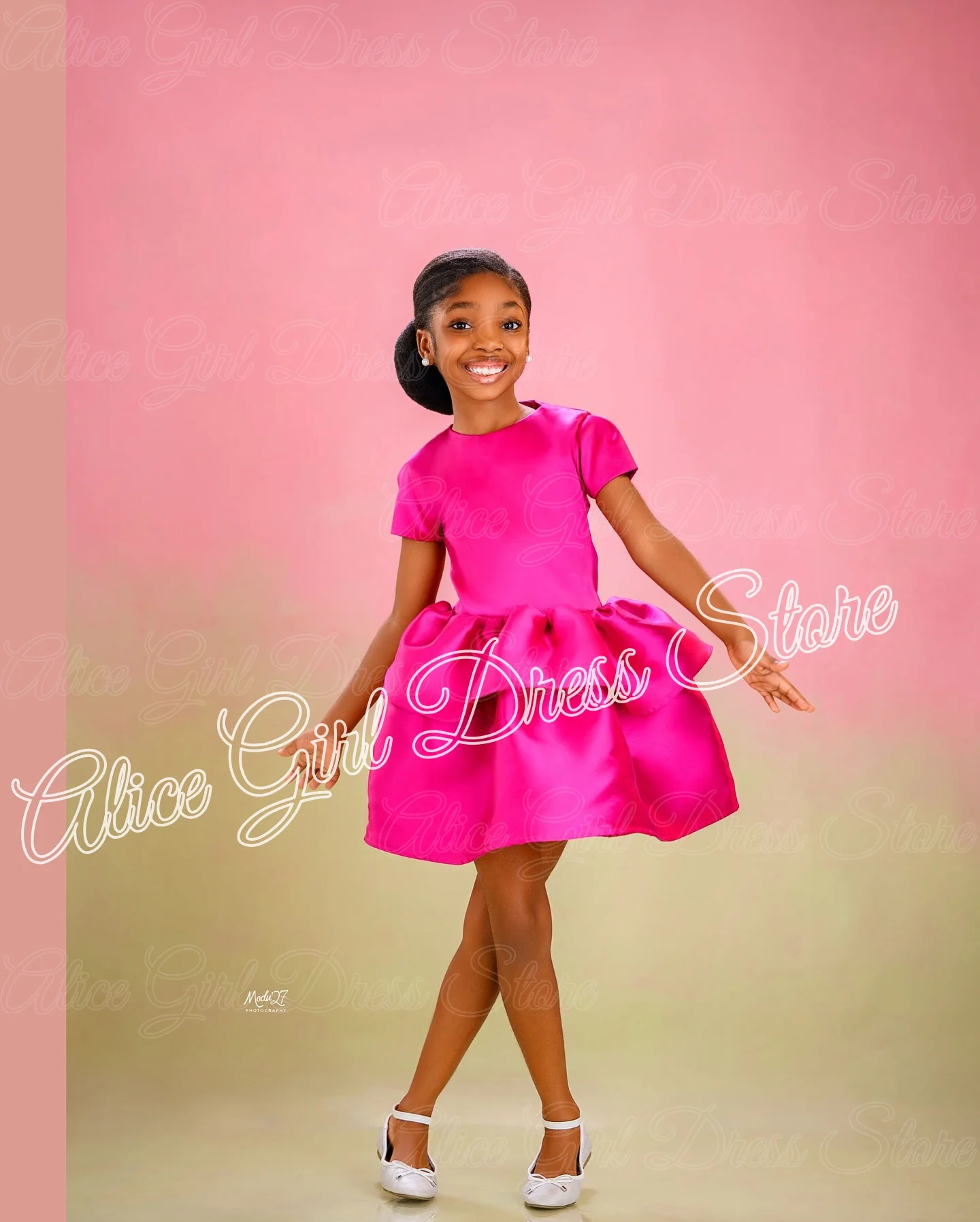 

Customized Lovely Fuchsia Flower Girl Dress for Wedding Satin Knee Length Girl Birthday Gowns Short Sleeves First Communion Gown