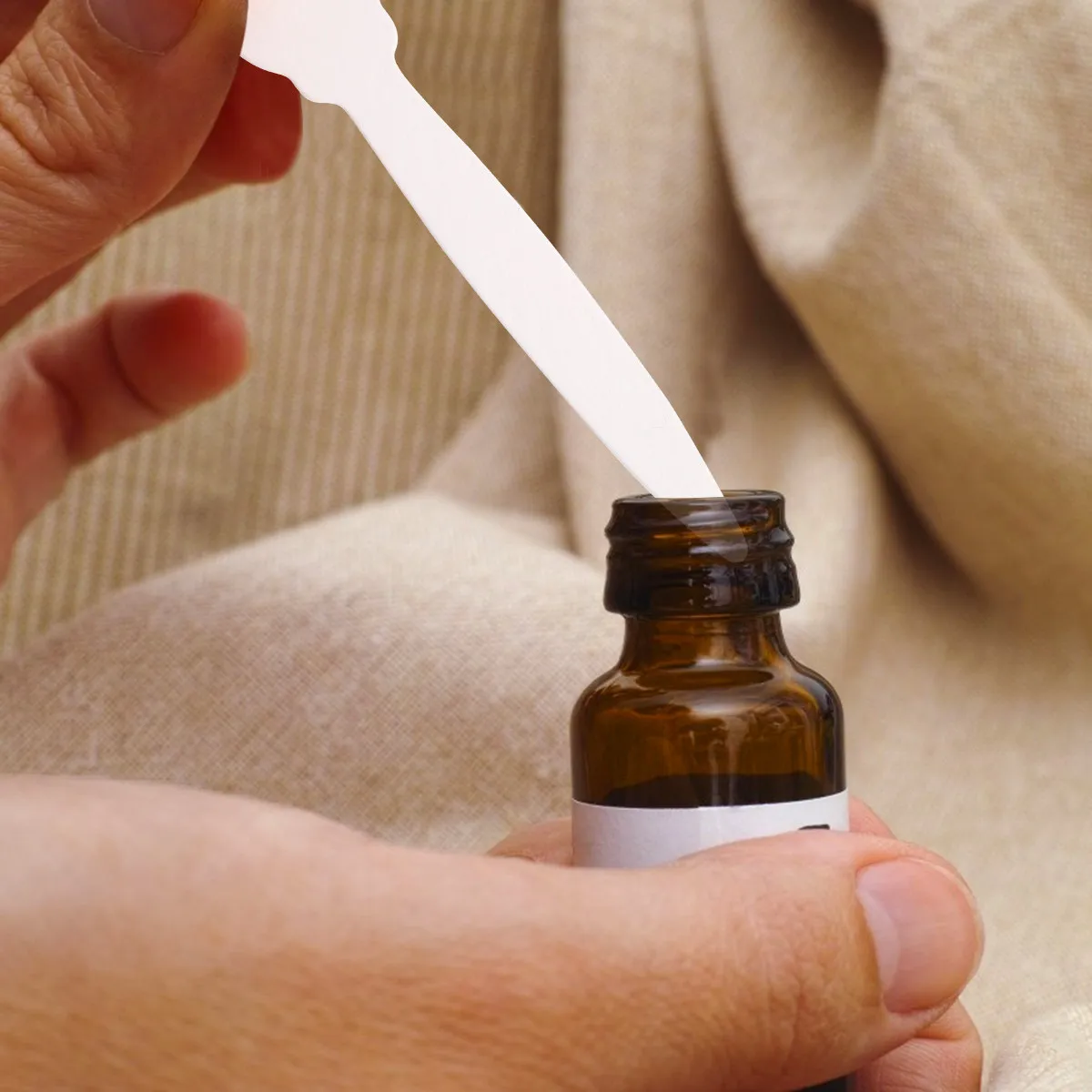 

100Pcs Essential Oil Test Strips Premium Absorbent Paper Perfume Tester Fragrance Paper Strips Aromatherapy Testing Tools